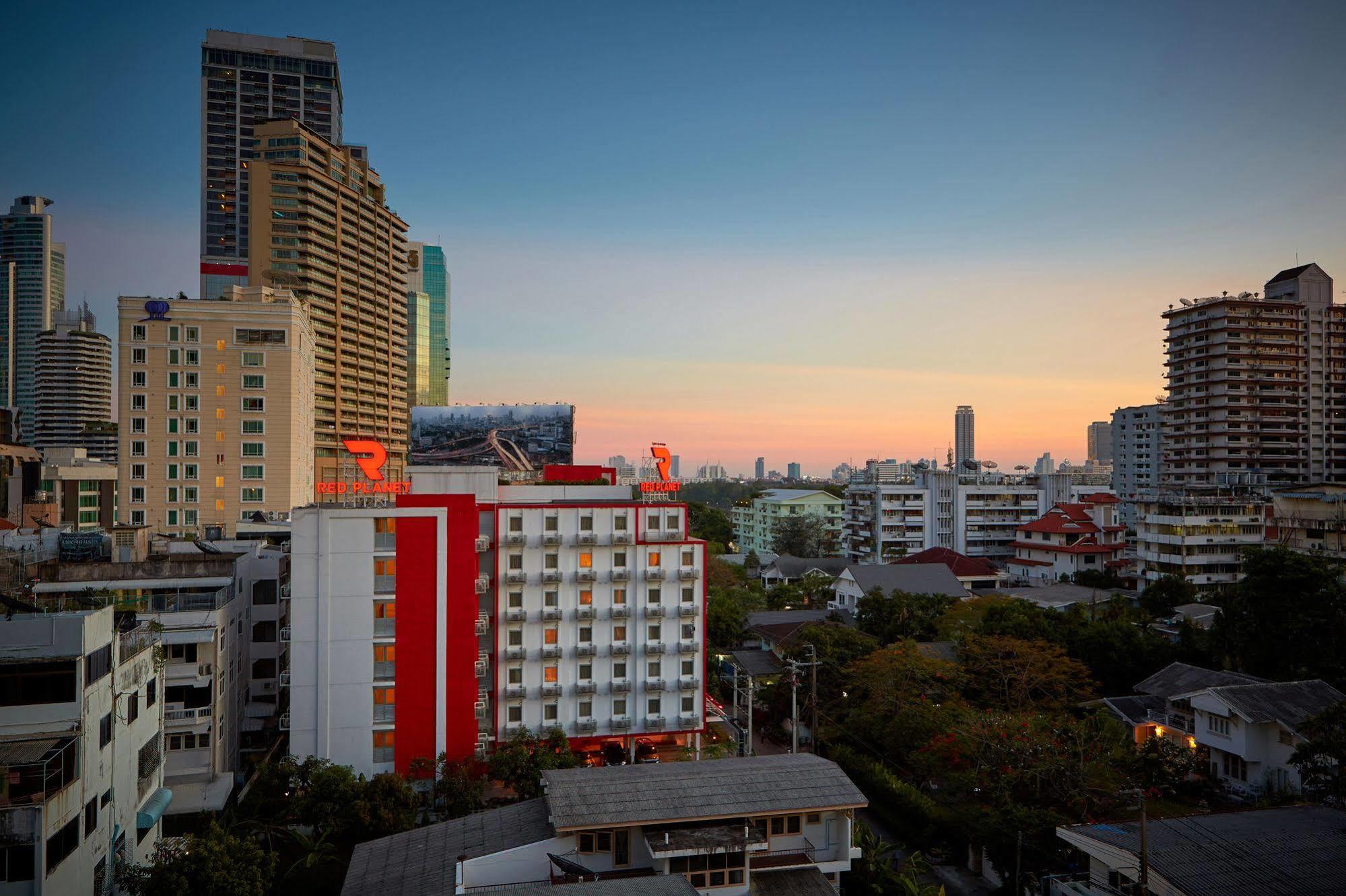 Red Planet Bangkok Asoke - Sha Extra Plus Eksteriør billede